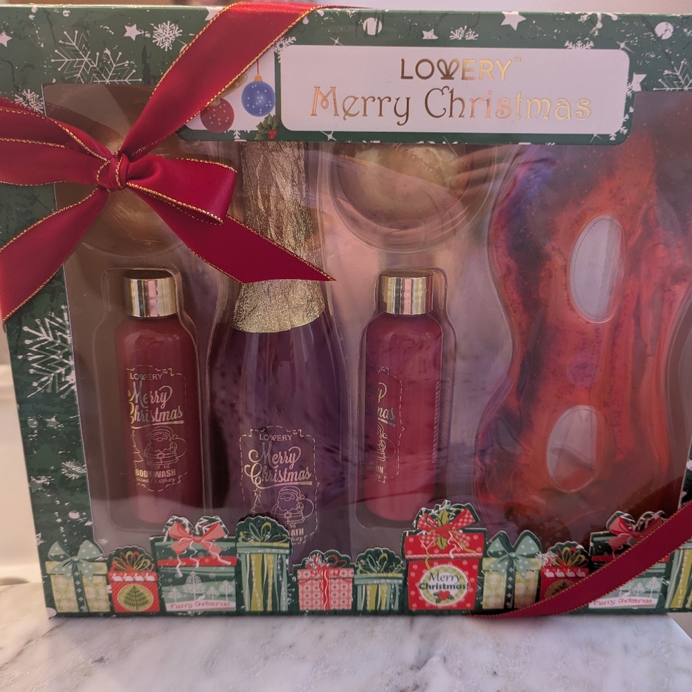 BOGO FREE NWT Lovery Merry Christmas bath spa kit